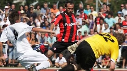 Ο Γκέκας τούς έδειξε το όπλο του!