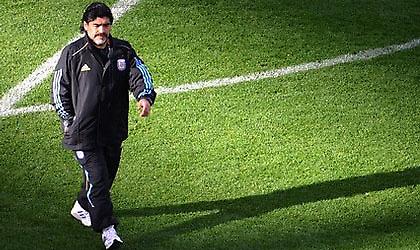 Τη Δευτέρα κρίνεται το μέλλον του Μαραντόνα