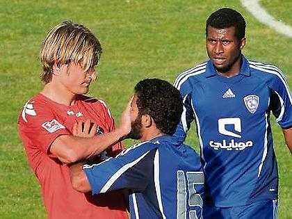 Φιλικό… ξύλο (video/pics)