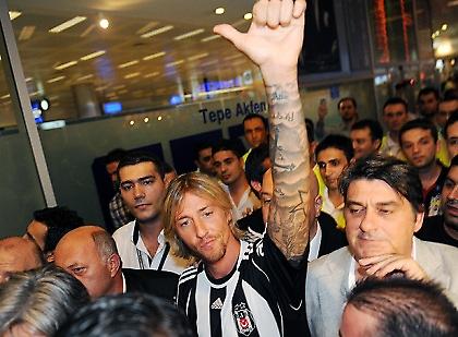 Υποδοχή μεσσία για Γκούτι (vid)