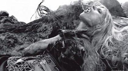 Προκλητική φωτογράφηση της ιταλικής Vogue (vid)