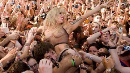 Χουφτώστε τη Lady… Γκαγκά! (pics, vid)