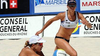 Με το δεξί Βίκυ και Μαρία