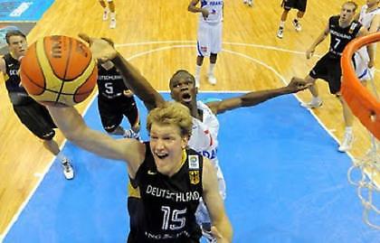 Ανανέωσε με Πρόκομ ο Γιάγκλα