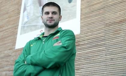 Το σήκωσε η παρέα του Κλέιζα