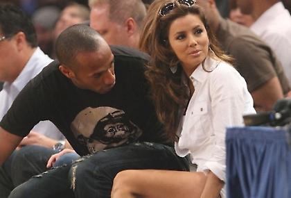 Πού κοιτάς, ατιμούτσικε Τιερί; (pic)