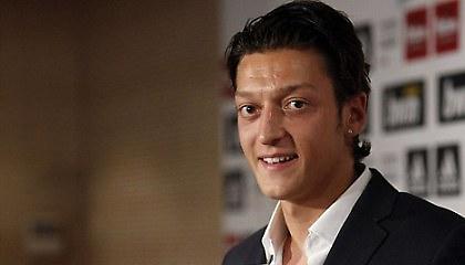 Θαυμαστής της «Μπάρτσα» ο Εζίλ!