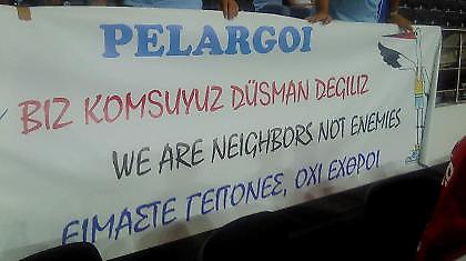 Επίθεση... φιλίας από τους Πελαργούς (pic)