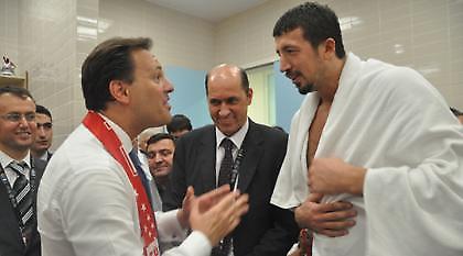 Ελληνική επίσκεψη στα αποδυτήρια της Τουρκίας (pics)