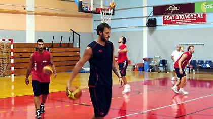 Στη Γλυφάδα ο Ίκαρος