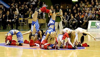 Κομμένες οι τσιρλίντερς!