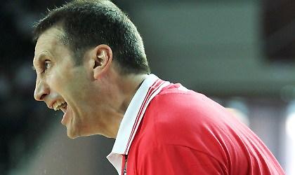 Μπλατ: «Δεν ντρέπεστε;»