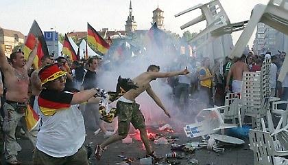 Συνελήφθησαν πάνω από 200 χούλιγκανς!