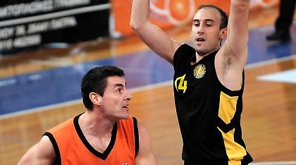 Τρεις και ο… Τσούτσος!