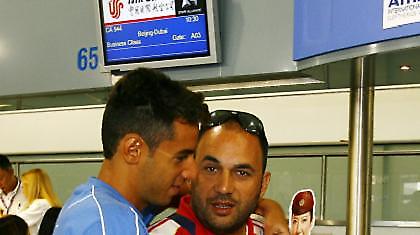 Παραμένει στα ερυθρόλευκα…