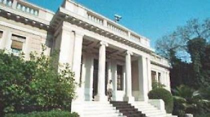 Με το βλέμμα στο ταμείο…