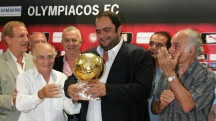 Οι βετεράνοι του Ολυμπιακού τίμησαν τον Μαρινάκη