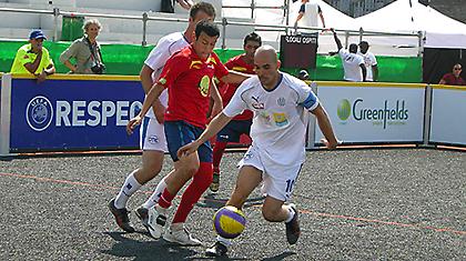 «Γκολ στη φτώχεια»