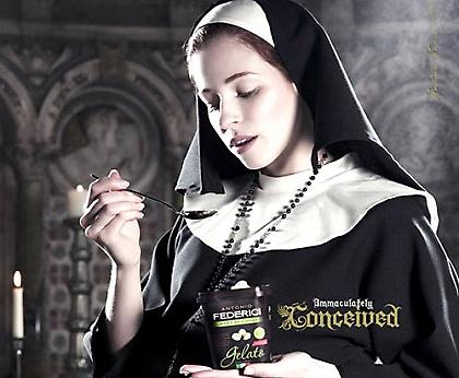 Σοκάρει η έγκυος καλόγρια με το παγωτό!