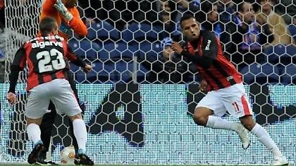 «Σκαρφάλωσε» κι άλλο η Ολανένσε (vids)