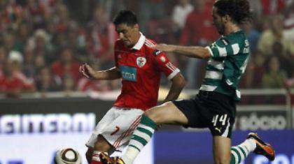 «Αετοί» για φίλημα!(vid)