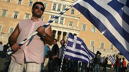 «Εκλεισαν» το Σύνταγμα, απειλούν και με άλλους αποκλεισμούς