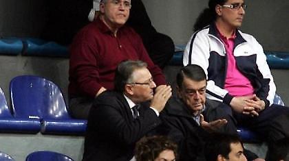 Στα άκρα Ερασιτέχνης-ΚΑΕ