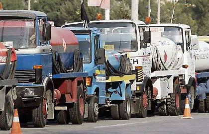 Συνεχίζουν τα φορτηγά!