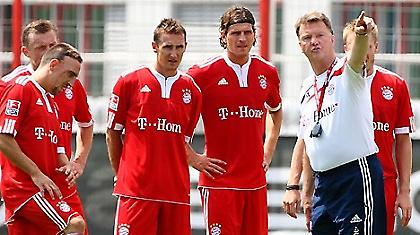 Υπέγραψε ο Φαν Χάαλ