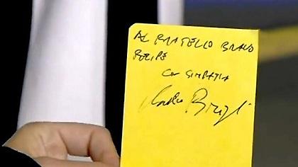 Κίτρινη κάρτα με… αφιέρωση (pic)