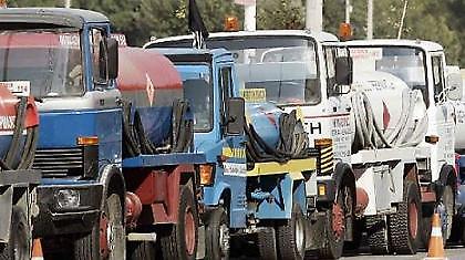 Σφυρίζουν... αδιάφορα οι φορτηγατζήδες