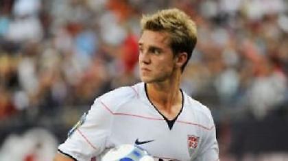 «Γουόντερερ» για τρία ακόμα χρόνια