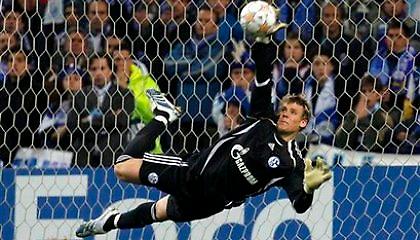 Αμφίβολο το μέλλον του Νόιερ