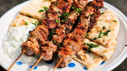 Με ΦΠΑ 23% το… σουβλάκι!