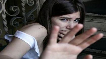 Βίασε την κόρη του και παρενοχλούσε τις φίλες της!