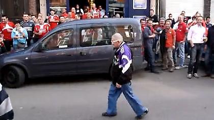 «Τα… σέρνει ο παππούς»! (video)