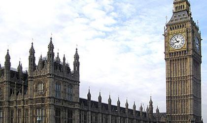 «Σύννεφα» πάνω από τη Βρετανία!