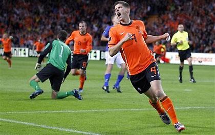 Έφτασε τον Φαν Μπάστεν ο Χούντελααρ (video)