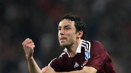 Κόντρα για Φαν Μπόμελ