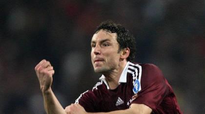 Κόντρα για Φαν Μπόμελ