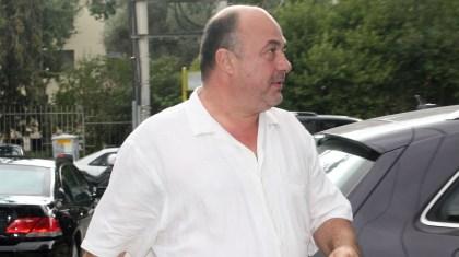 «Τρεις λαλούν και δυο χορεύουν»