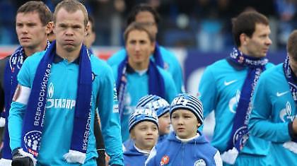 Αγκαλιά με τον τίτλο η Ζενίτ