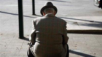 Σωσίας πολιτικού εξαπατά ηλικιωμένους!