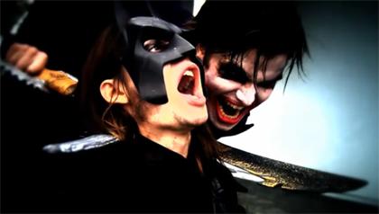 Ο Μπάτμαν ξεφτιλίζει τον Τζόκερ!