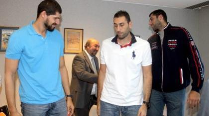 Στηρίζουν την απεργία