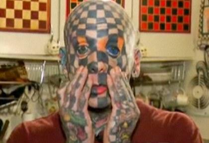 Έβαλε τα χεράκια του κι έβγαλε τα ματάκια του…