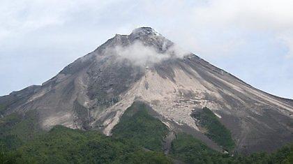 Έντονη σεισμική δραστηριότητα σε ηφαίστειο στην Ινδονησία