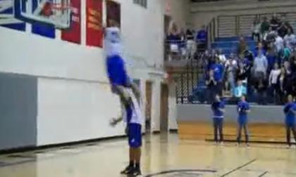 Κάρφωμα μετ’ εμποδίων (video)