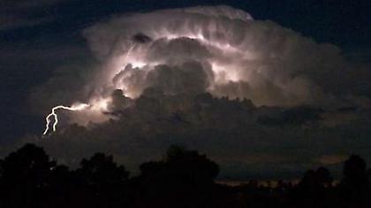 Οπλιστείτε με ομπρέλες… ίσως και κανό!