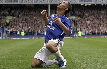 Νέβιλ: «Πλήγμα αν φύγει ο Πίεναρ»